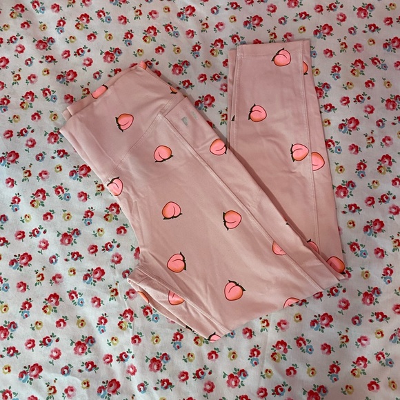 Victoria’s Secret PINK Ultimate Leggings Size Medium 🍑 Peaches! - Picture 1 of 3